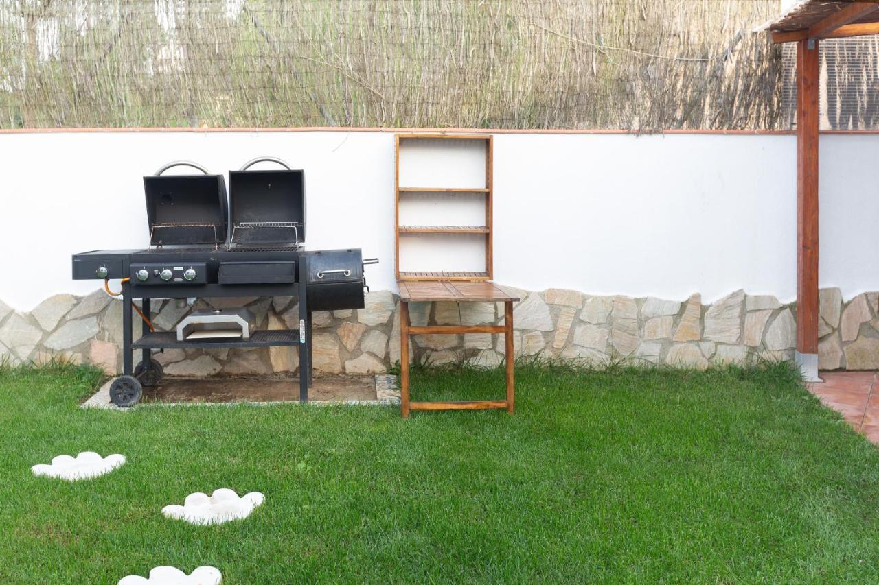 Detached Villa For 6 People In Lloret De Mar With Comunal Outdoor Swimming Pool Puigventos Bagian luar foto