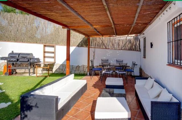 Detached Villa For 6 People In Lloret De Mar With Comunal Outdoor Swimming Pool Puigventos Bagian luar foto