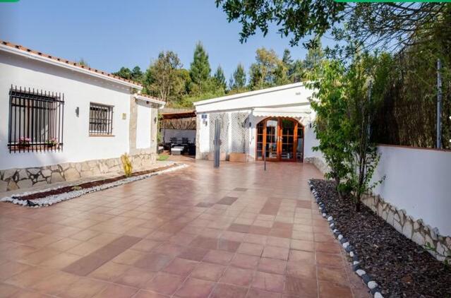 Detached Villa For 6 People In Lloret De Mar With Comunal Outdoor Swimming Pool Puigventos Bagian luar foto